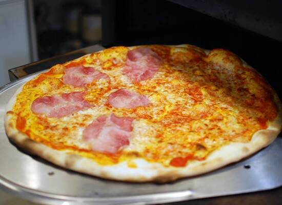 La Pizza di Fetta Pizzaszelet Bár