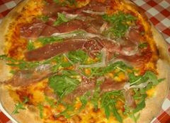 Lávakövi Pizzéria